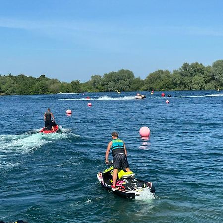 Fable Lodge Tattershall Lakes - Luxury Lakeside Lodge With Hot Tub Exteriör bild