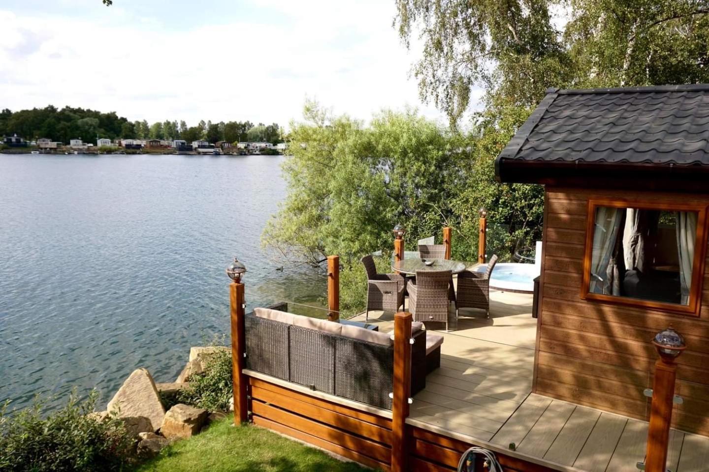Fable Lodge Tattershall Lakes - Luxury Lakeside Lodge With Hot Tub Exteriör bild