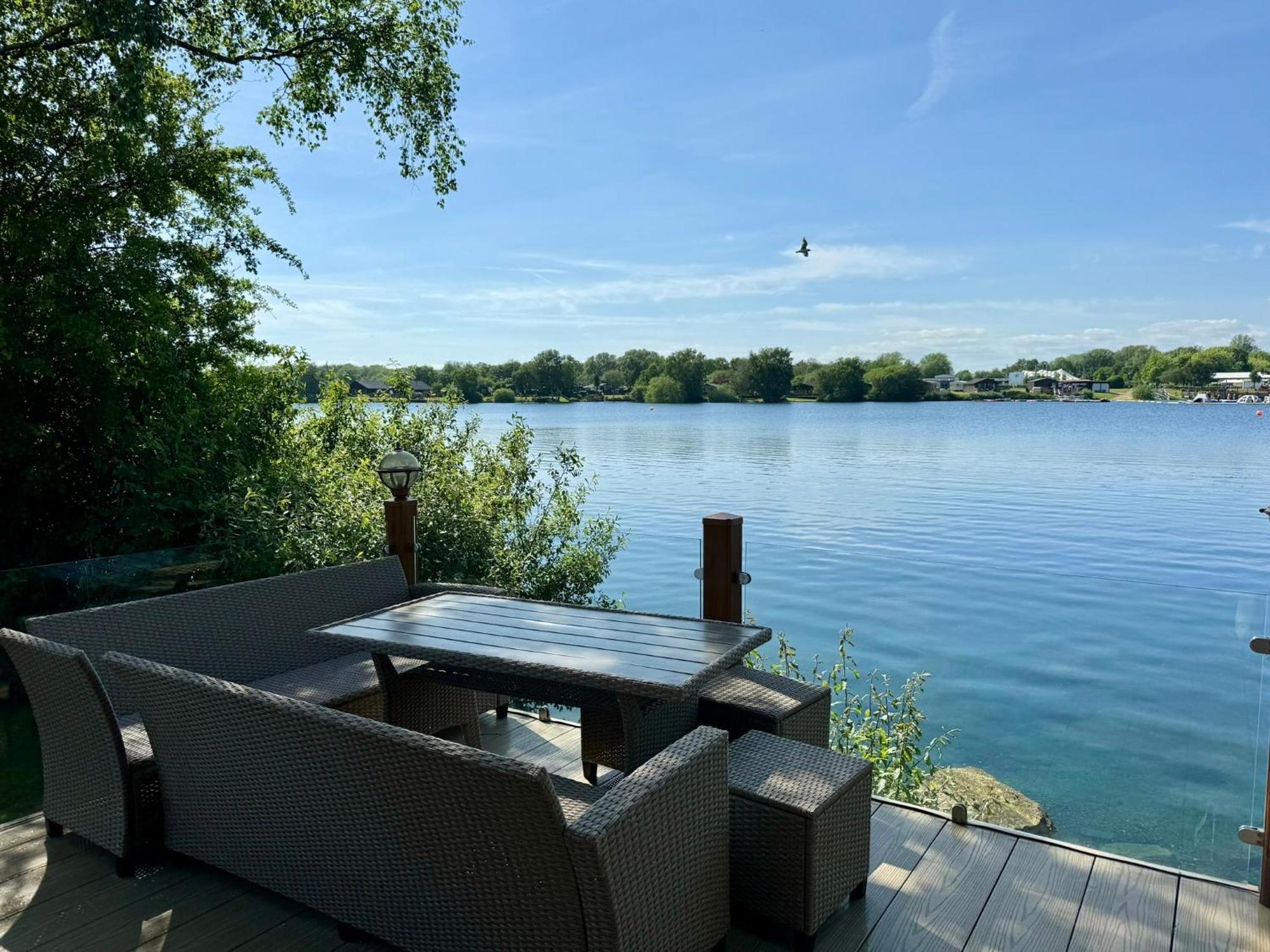 Fable Lodge Tattershall Lakes - Luxury Lakeside Lodge With Hot Tub Exteriör bild