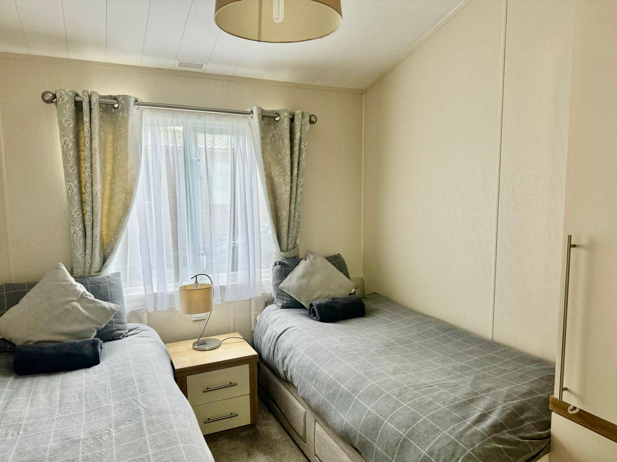 Fable Lodge Tattershall Lakes - Luxury Lakeside Lodge With Hot Tub Exteriör bild